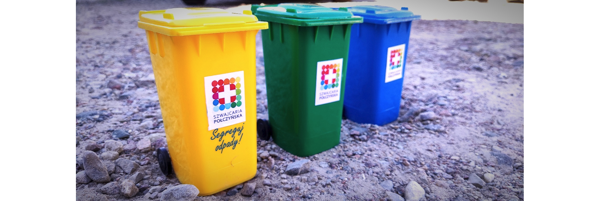 fotografia przedstawiająca trzy pojemniki do segregacji odpadów