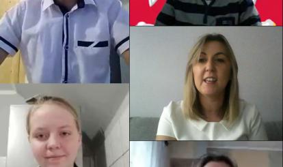 Szkoła do hymnu 2020 1
