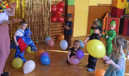 Zabawa Biedronek z balonami