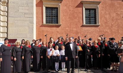 Kameralny Chór Mieszany "CANTUS" pod batutą Bolesława Kurka, działający przy Centrum Kultury w Połczynie-Zdroju, wziął udział w uroczystościach z okazji Jubileuszu 100-lecia ZOSP RP