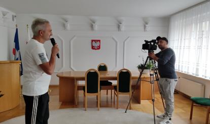 Trener Wojciech Halec udziela wywiadu