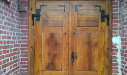 Wyremontowane zabytkowe drzwi