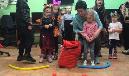 HALLOWEENOWE ZABAWY W FILII BIBLIOTECZNEJ W KOŁACZU