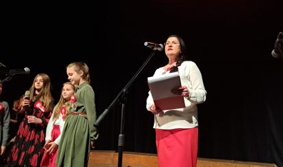 Zwieńczeniem wydarzenia były na żywo prezentowane patriotyczne wiersze, które odczytała, goszcząca w Połczynie-Zdroju na kuracji koszalińska poetka Alicja Wendekier