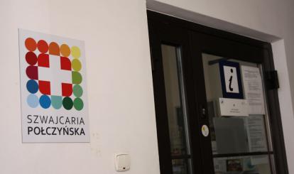 Logo Szwajcarii Połczyńskiej na Urzędzie Miejskim w Czaplinku