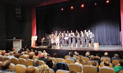 Na zakończenie obchodów w kinie "Goplana" odbył się koncert pieśni patriotycznych i Legionów Polskich w wykonaniu Kameralnego Chóru Mieszanego Cantus. Przed widzami patriotyczne utwory zaprezentowały także młode solistki ze Studia Wokalnego “Art Voice”: Marta Słabkowska, Marysia Mączka, Dominika Furman oraz Hania Bajdan