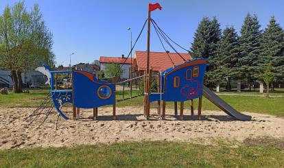Plac zabaw w kształcie statku przy ul Kołobrzeskiej w Połczynie-Zdroju