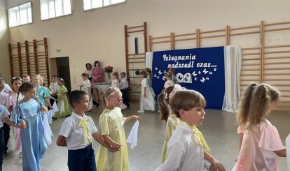 uroczystość zakończenia roku przedszkolnego dzieci odchodzących do szkoły z grupy „Kangurki”