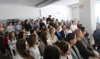 Uroczystość odsłonięcia tablicy edukacyjno-historycznej przy miejscu pamięci - Pomniku Pamięci Dzieci- ofiar germanizacji w latach 1939-1945