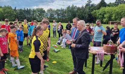 Festyn Rodzinny i Turniej Piłki Nożnej w Redle