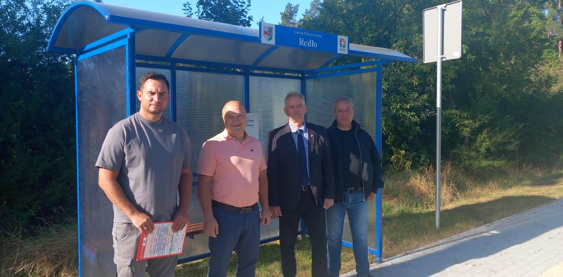 Nowe wiaty przystankowe w Redle