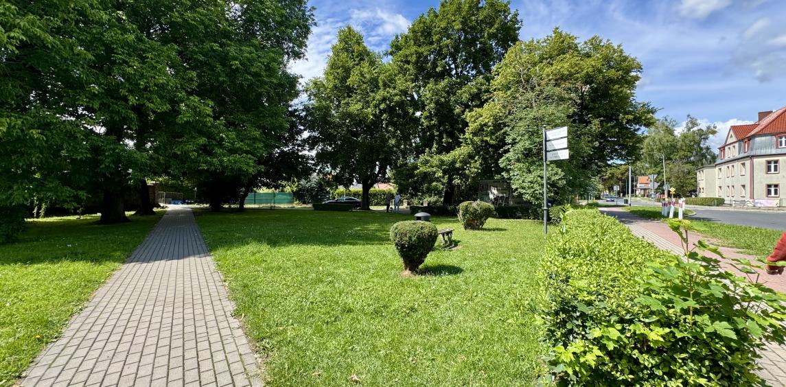  Zadanie pn. „Utworzenie zielonego skweru wypoczynkowo-rekreacyjnego przy ul. Ogrodowej w Połczynie- Zdroju”