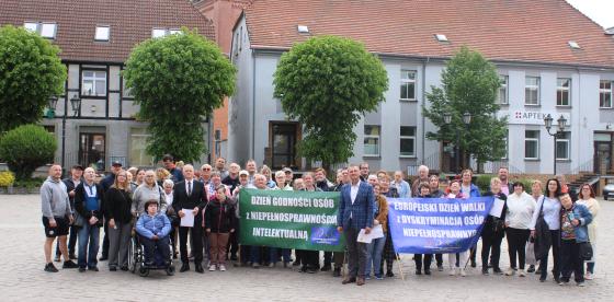 Połczyński marsz z okazji obchodów Dnia Godności Osób z Niepełnosprawnością Intelektualną i Europejskiego Dnia Walki z Dyskryminacją Osób Niepełnosprawnych, fot. UM w Połczynie-Zdroju