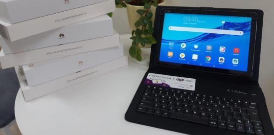 Dwadzieścia pięć tabletów dla szkoły w Redle