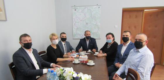 Uczestnicy spotkanie w gabinecie Burmistrza Sebastiana Witka