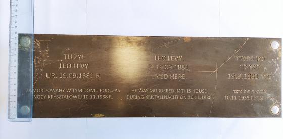 Tabliczka upamiętniająca Leo Leviego