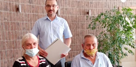 Danuta i Stanisław Szylak właśnie stali się właścicielami mieszkania