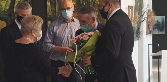 Gratulacje tuż po dekoracji Gryfem Zachodniopomorskim