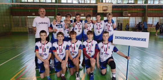 Młodzi siatkarze z Połczyna-Zdroju wicemistrzami Polski w siatkówce szkół podstawowych