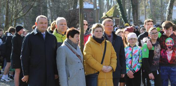 Uczestnicy Biegu Tropem Wilczym w Parku Zdrojowym w Połczynie-Zdroju