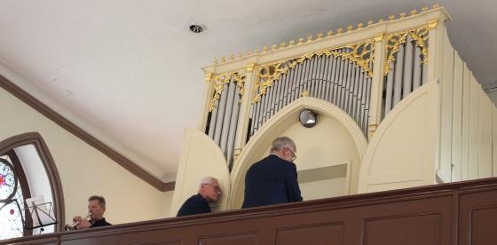 Organy w Łęgach znów zabrzmiały po 35 latach – święto muzyki i historii
