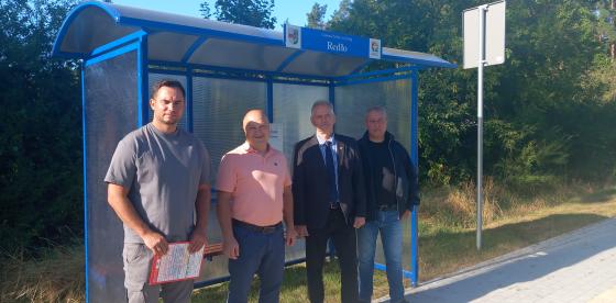 Nowe wiaty przystankowe w Redle