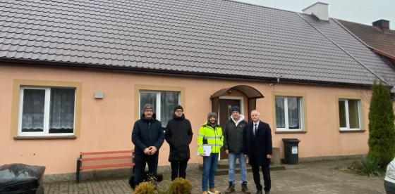 Remont dachu świetlicy wiejskiej w Łośnicy zakończony