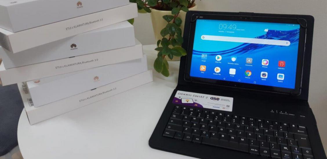 Dwadzieścia pięć tabletów dla szkoły w Redle