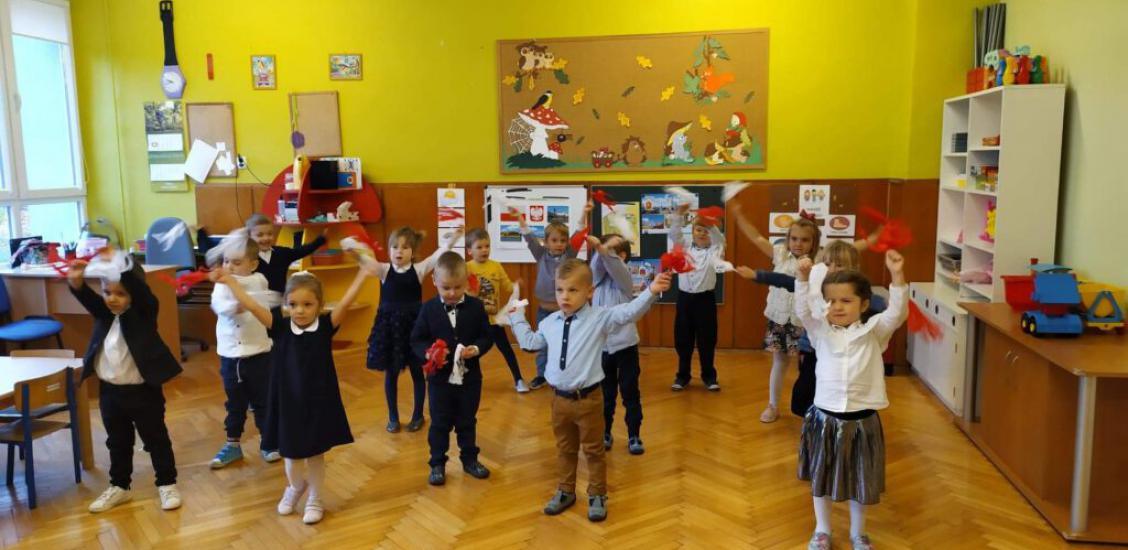 Przedszkolaki świętują Dzień Niepodległości