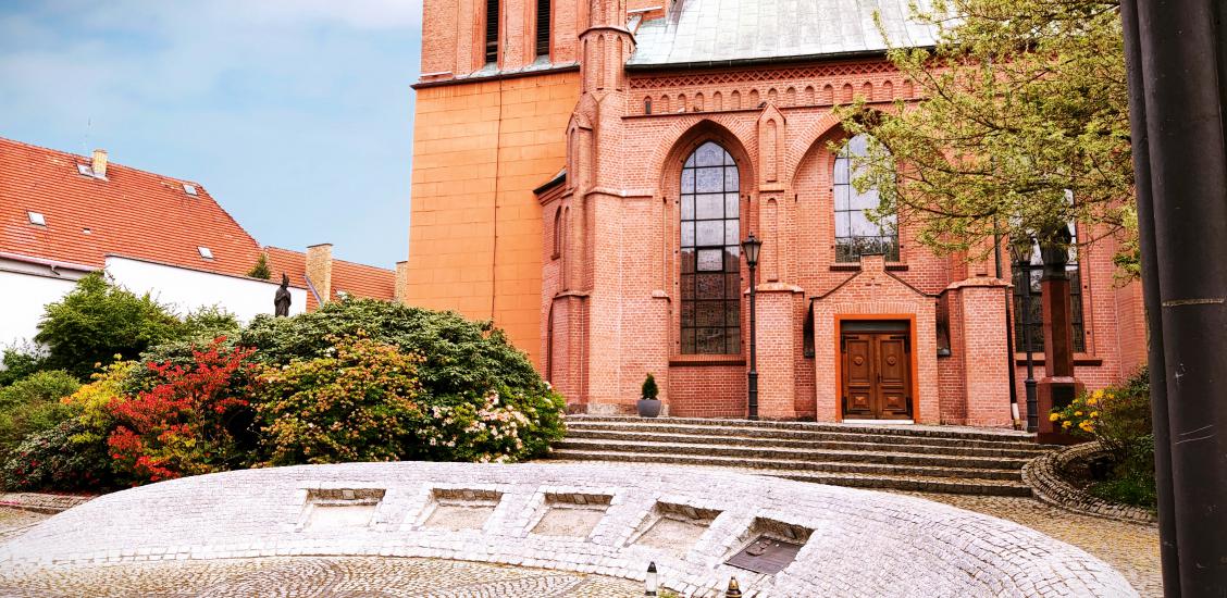 Skwer z miejscami na tablice pamiątkowe. Czy stanie się miejscem uhonorowania zasłużonych