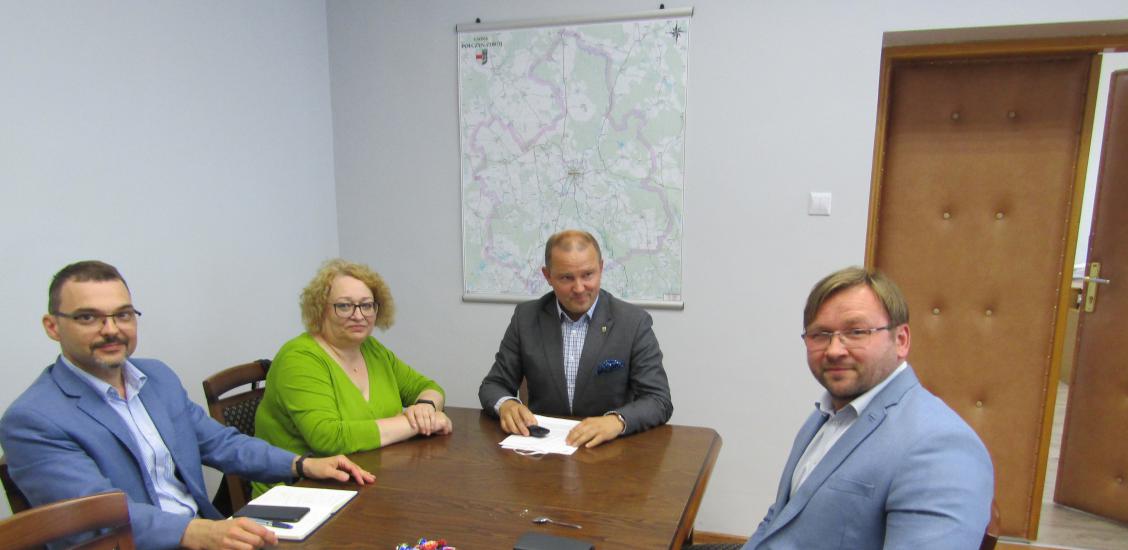 Nowy prezes MPGO - pierwszy z prawej