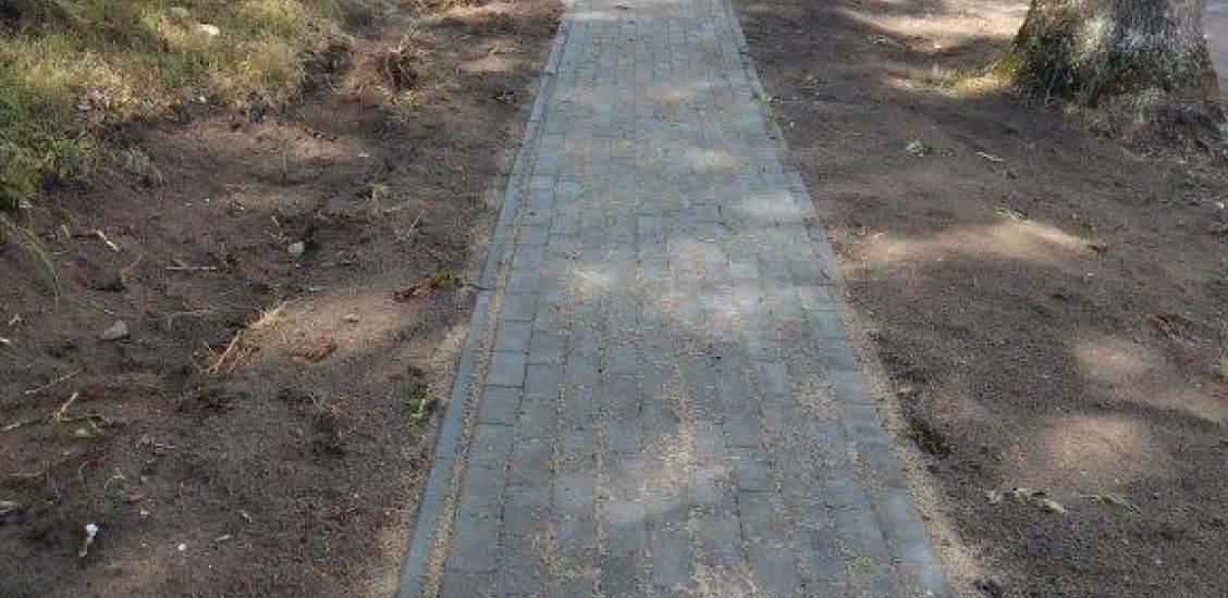 Nowy chodnik tuz po zakończeniu prac