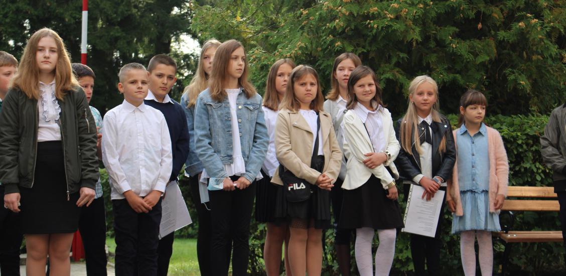 Uczniowie podczas uroczystości