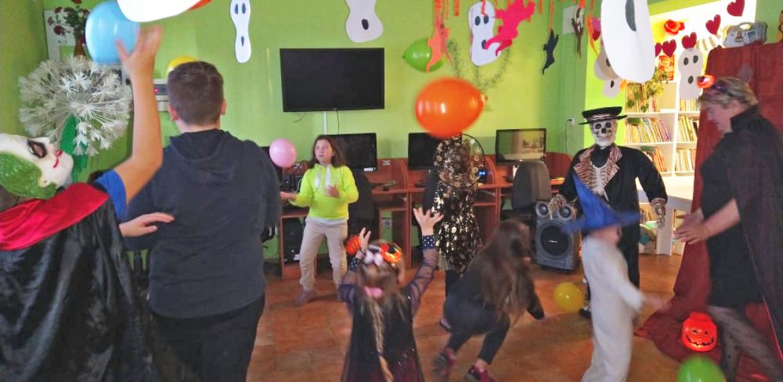 HALLOWEENOWE ZABAWY W FILII BIBLIOTECZNEJ W KOŁACZU