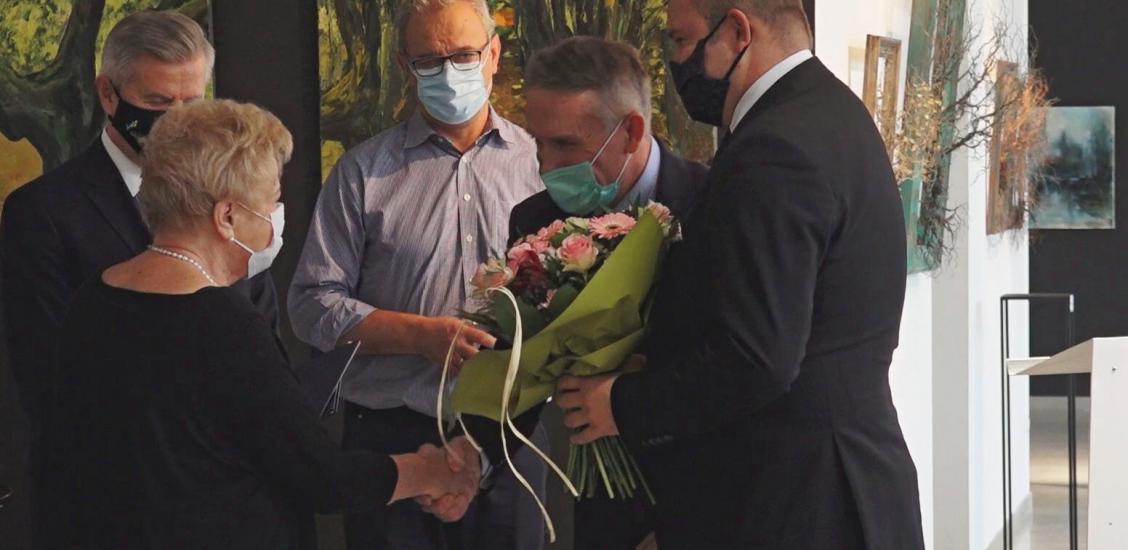 Gratulacje tuż po dekoracji Gryfem Zachodniopomorskim