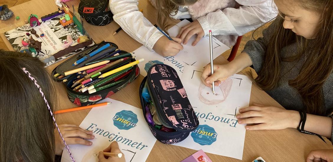 Uczniowie klas III Szkoły Podstawowej w Redle