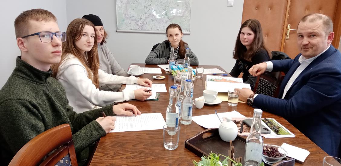 Młodzi dziennikarze z gazetki szkolnej „Radar”