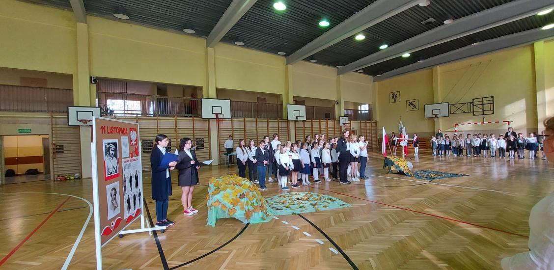 Obchody Narodowego Święta Niepodległości w Redle 2022- Szkoła Podstawowa