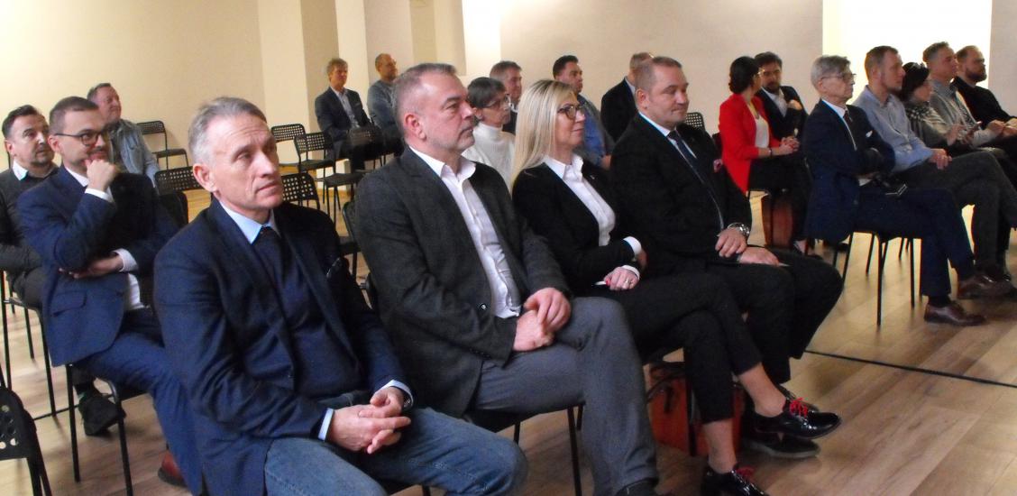 Fotografia z pierwszego w 2023 roku spotkania Burmistrza Sebastiana Witka z przedsiębiorcami