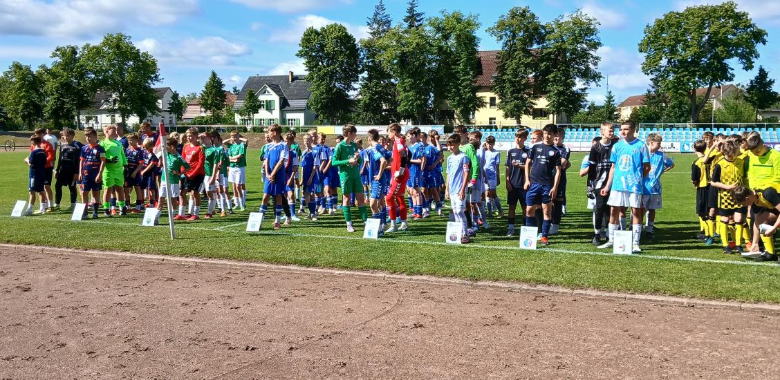 Turniej piłkarski z udziałem dzieci z miast partnerskich w Templinie