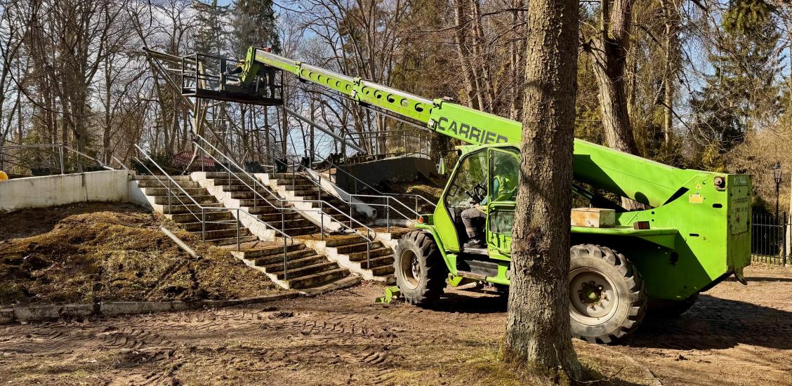 Rozpoczęto rozbiórkę stalowych elementów amfiteatru